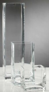 Square Vase Glas (hand cut cold) Höhe: 28cm, Breite 14cm, Länge: 14cm